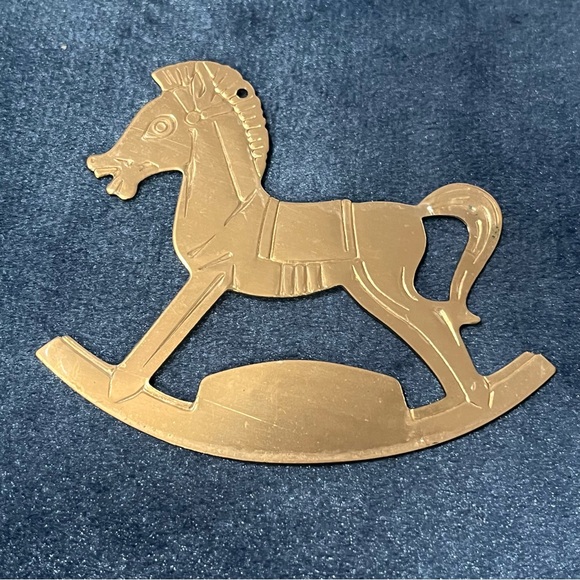 Engraved Gold Colored 1980s & 1990s Christmas Ornaments. Lot of 5 - Picture 5 of 7